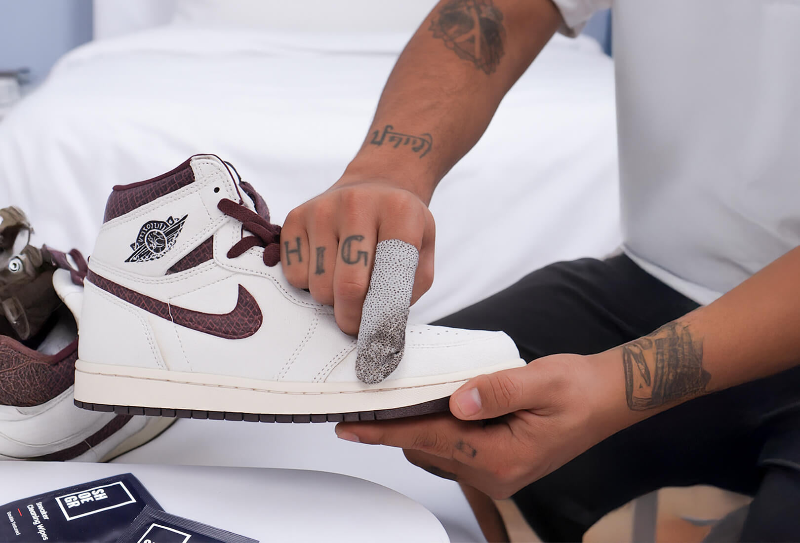 Cleaning Nike Sneakers with SHOEGR shoe cleaning wipes
